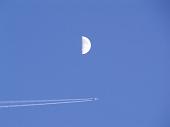 20 Una scia nel cielo limpido